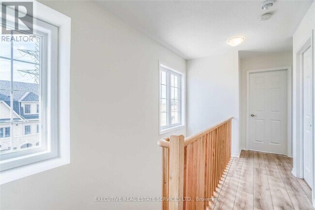 Building Photo - 245 Royal Northern Path