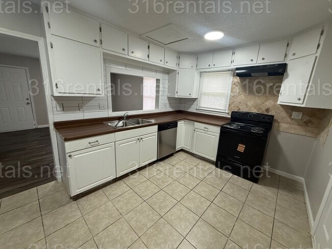Building Photo - $850 - 2 bedroom / 1 bathroom - Single Fam...