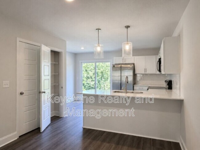 Building Photo - 1304 Woodland Vly Ln