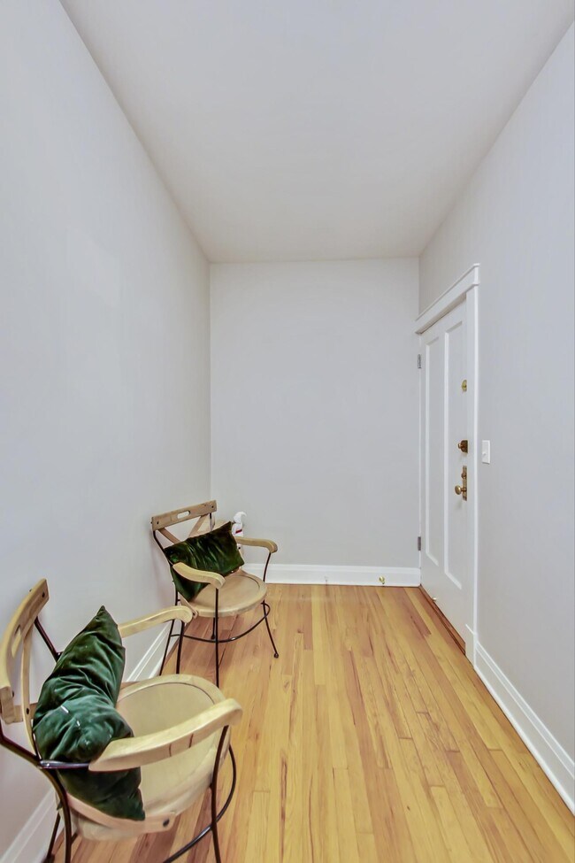 Foto del edificio - 540 W Cornelia Ave