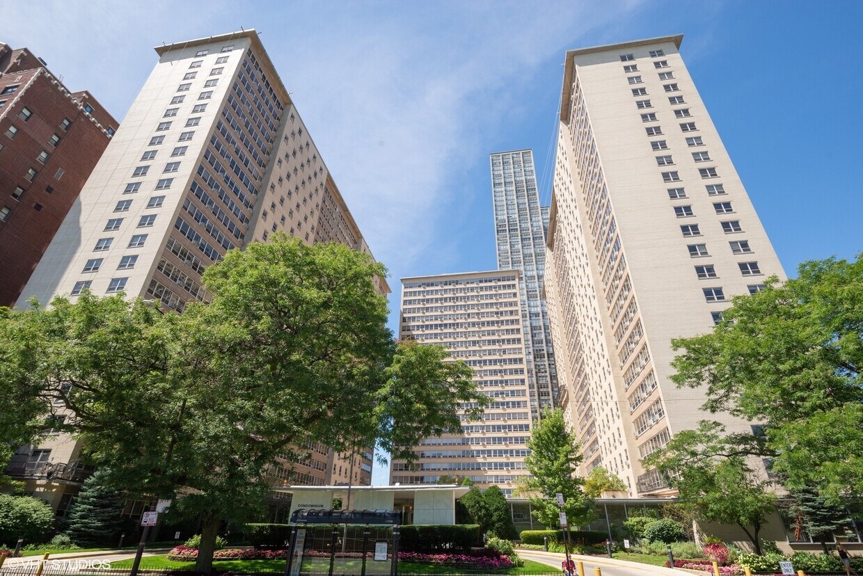 Primary Photo - 3950 N Lake Shore Dr