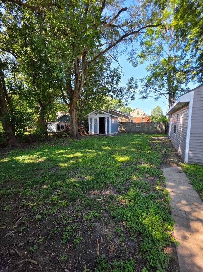 Building Photo - 3111 Lincoln Ave