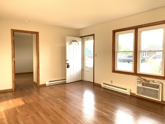 Building Photo - Lovely 2 bedroom Apartment in Coal City