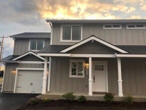 Building Photo - 1935 N Travis Ln