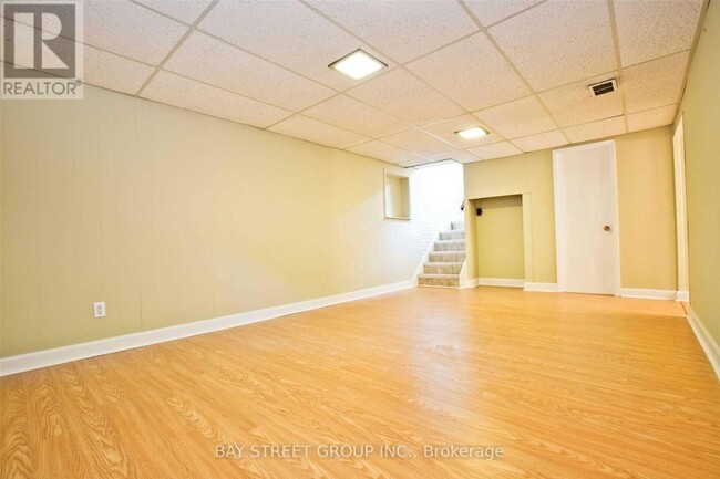 Building Photo - 40 Greylawn Crescent