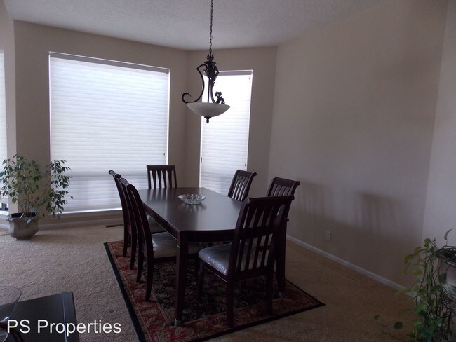 Foto del edificio - 11505 Woodmar Ln NE