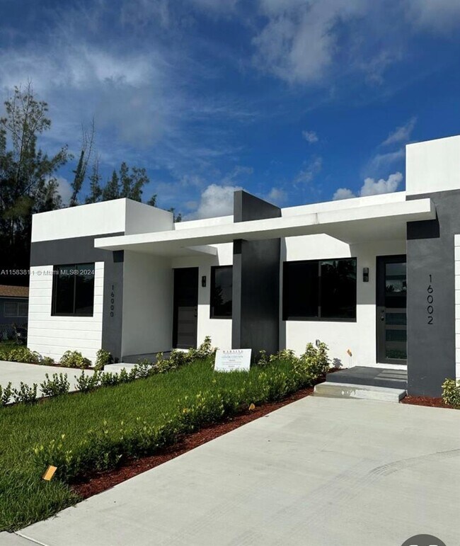 Building Photo - 16000 NW 38th Pl