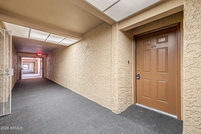Building Photo - 540 N May