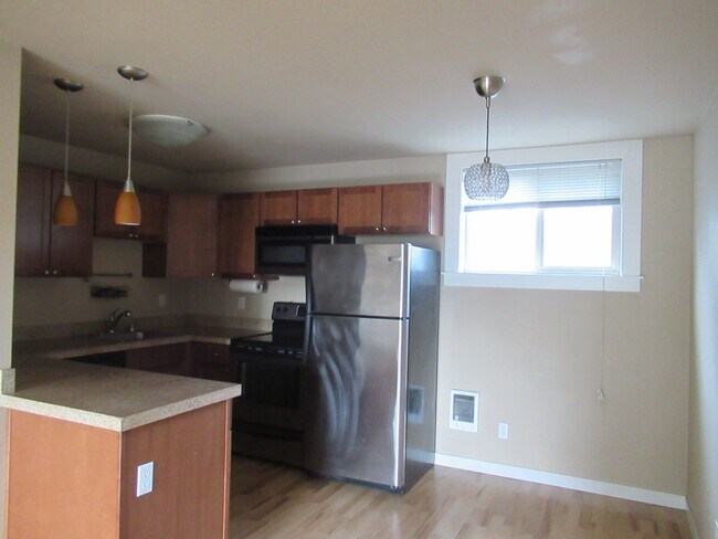 Foto del edificio - APPROVED APPLICANT- Ground floor Condo at ...
