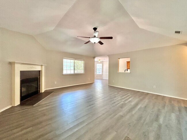 Foto del edificio - Beautiful 4 BR / 2 BA Home for Rent in Cop...