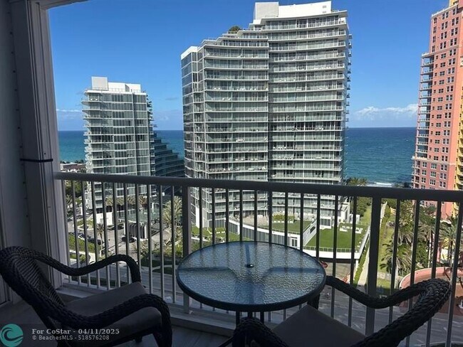Foto del edificio - 2200 NE 33rd Ave
