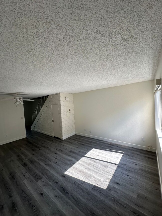 Building Photo - CHARMING 2-BEDROOM TOWNHOME IN GENESEE HIG...