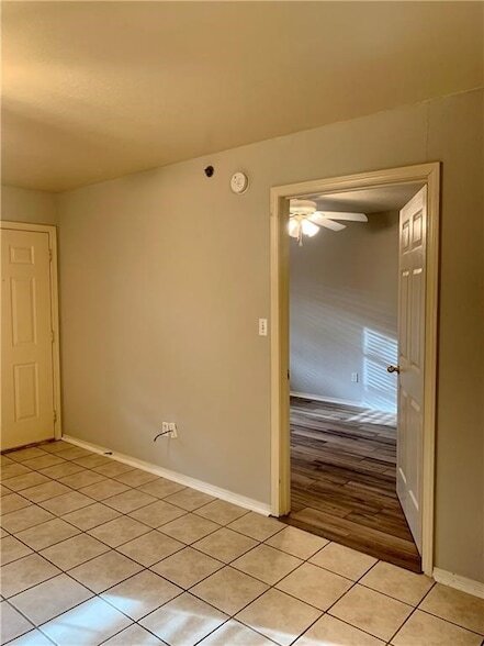 Building Photo - 944 N Storer Avenue Unit 9