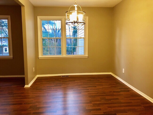 Building Photo - Renovated 3 Bedroom Townhome in Nottingham