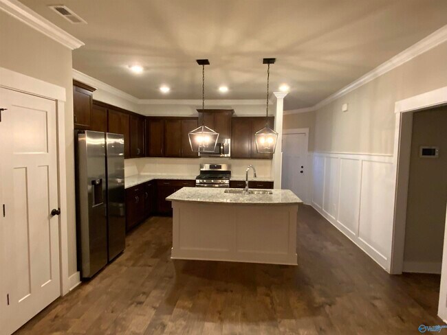 Building Photo - 427 Ripple Lk Dr SW