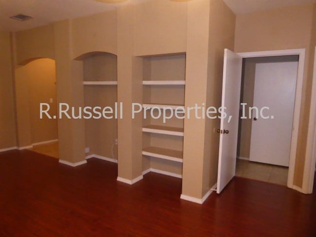 Building Photo - 114 Vista Verdi Cir