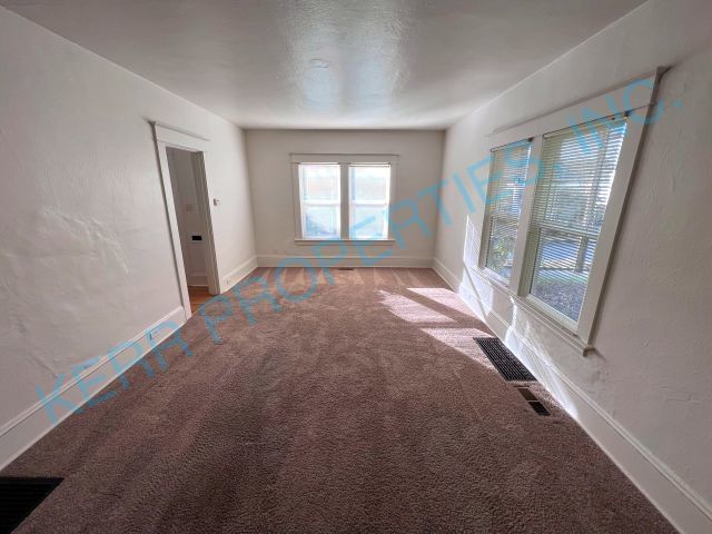 Building Photo - 2 Bd / 1 Bth - Den - Bsmt - Fncd Yd - Pet ...