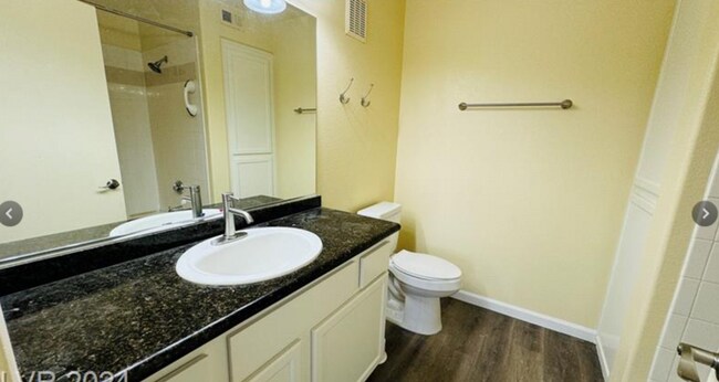 Foto del edificio - 950 Seven Hills Dr