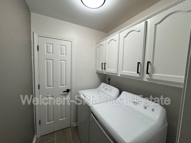 Foto del edificio - 6353 Thistle Point