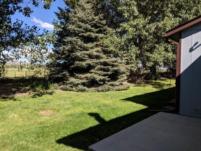 Building Photo - 725 N Hillcrest Dr