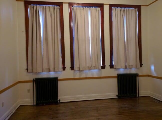 Main Living Area - 150 W Center St