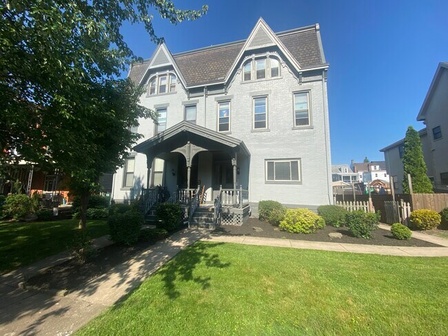 Building Photo - 432 S Pacific Ave