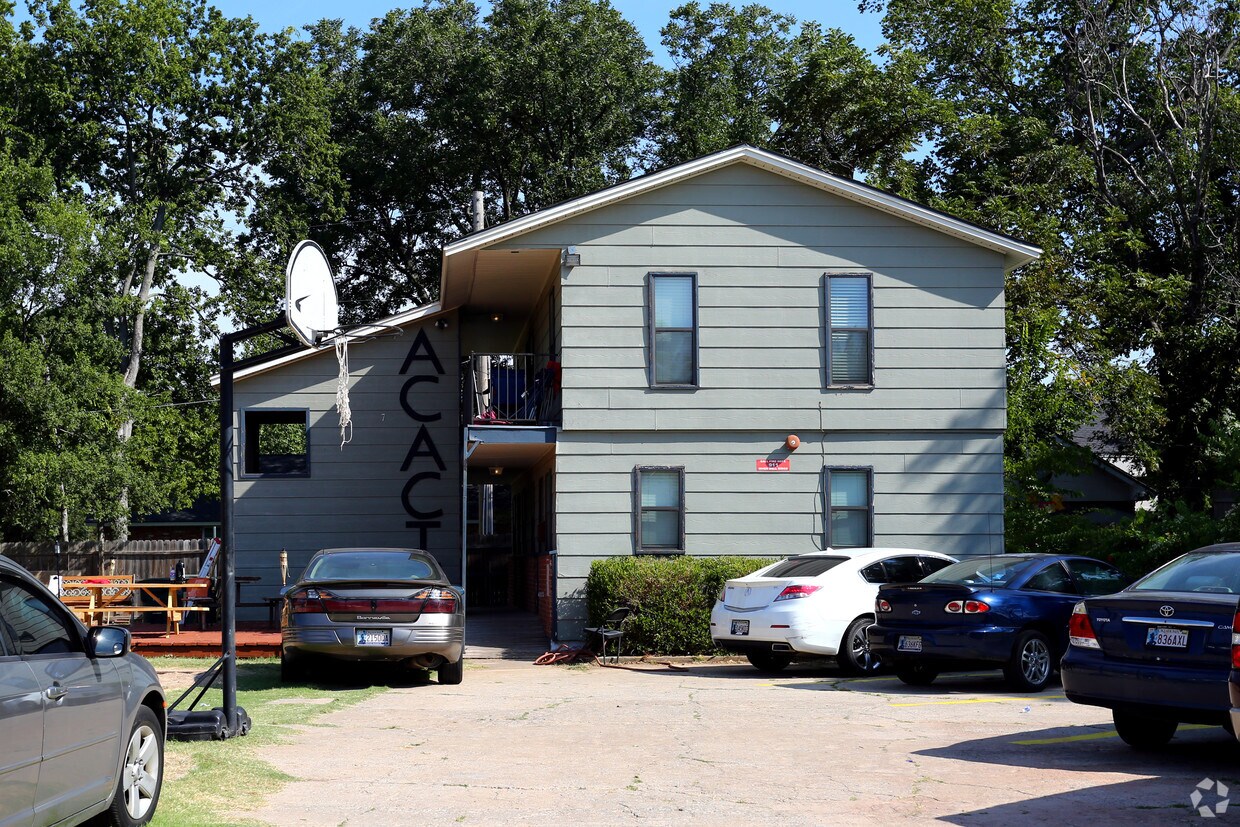 Foto principal - 217 E Ayers St