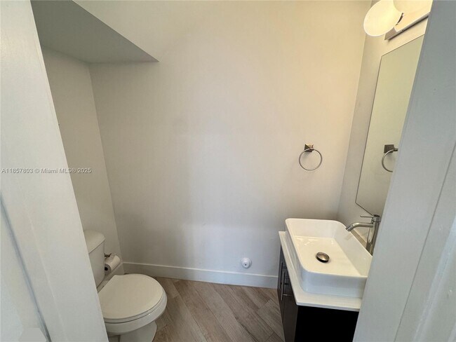 Foto del edificio - 2933 SW 27th Terrace