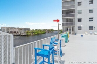 Building Photo - 1505 N Riverside Dr