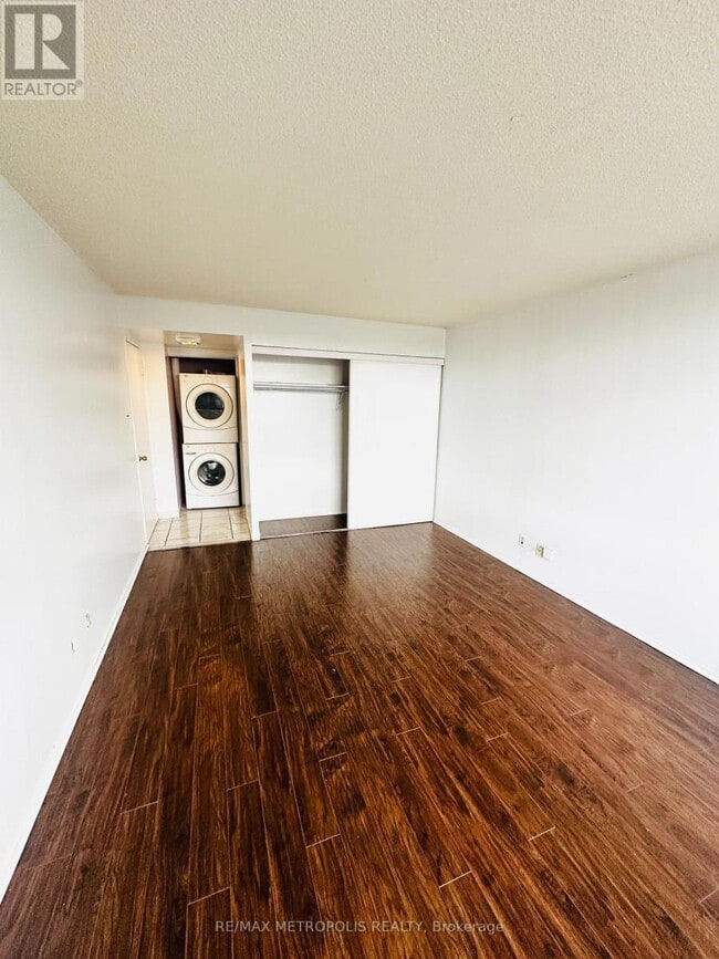 Building Photo - 61 Markbrook Ln