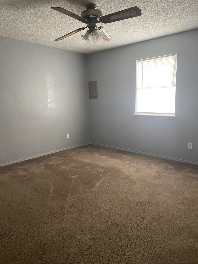 master bedroom - 125 Cripple Creek Ln