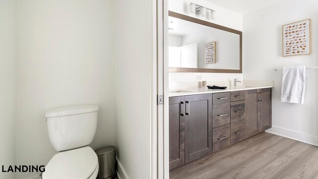 Foto del edificio - 2250 McGregor Blvd