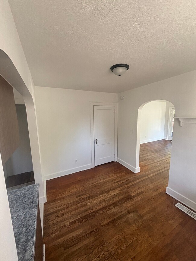 Foto del edificio - 1402 E 51st St