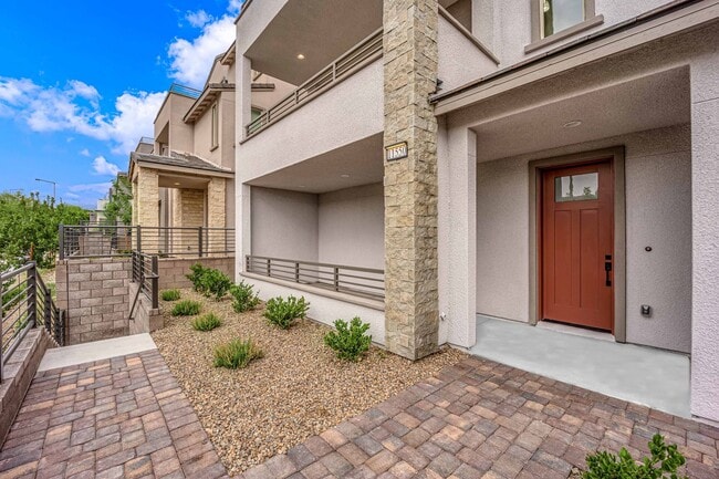 Foto del edificio - COMING SOON 3 Story Beauty in Summerlin!!!