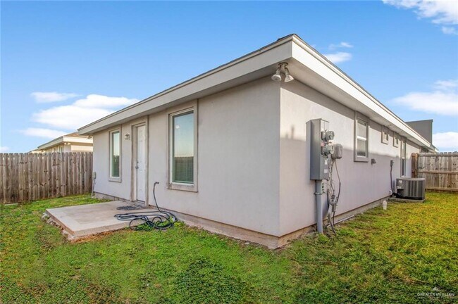 Building Photo - 11 Stardust Ln