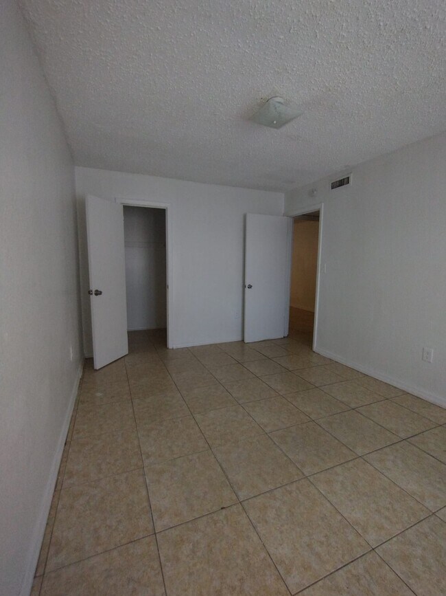 2775 L B McLeod Rd, Orlando, FL 32805 Townhome Rentals in Orlando FL