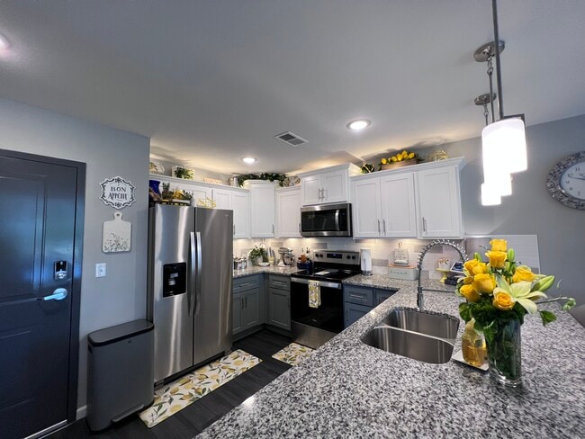 Building Photo - The Silverleaf Apartments