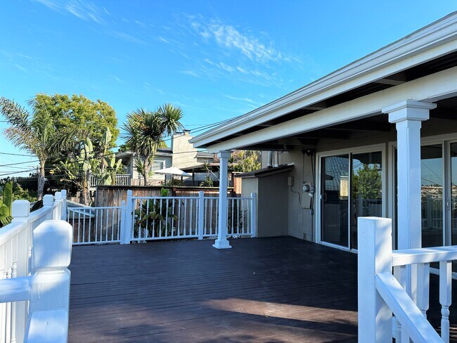 Cubierta superior - 7410 Earldom Ave