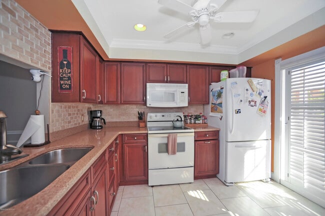 Building Photo - 702 Sea Palm Ln