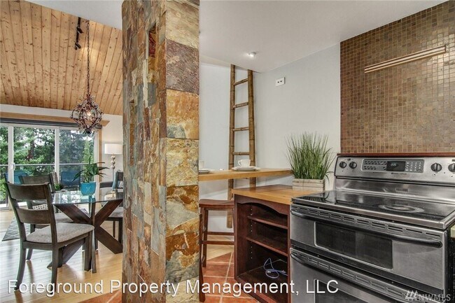 Building Photo - 2933 76th Ave SE