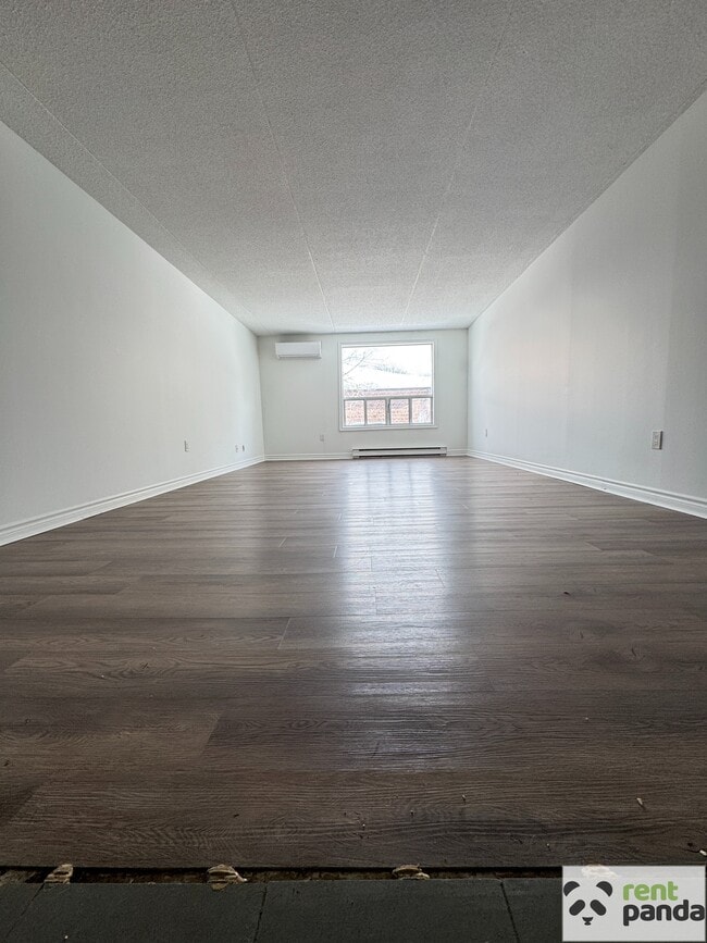 Building Photo - 204-56 Donald St