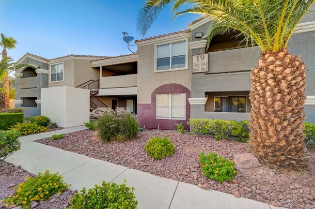 Foto del edificio - Charming 3 Bedroom Upstairs Condo in a Gat...