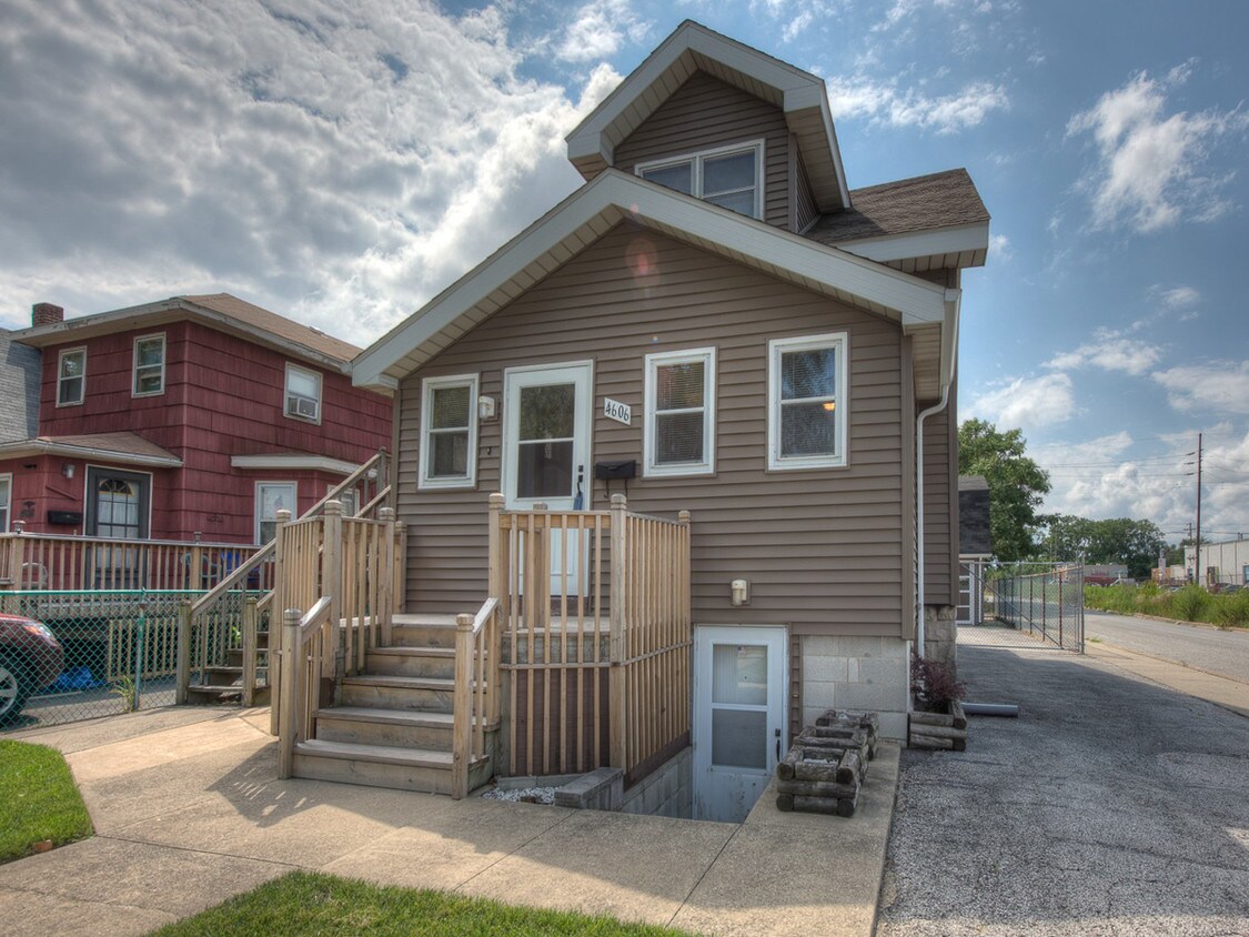 Primary Photo - 4606 Pine Ave