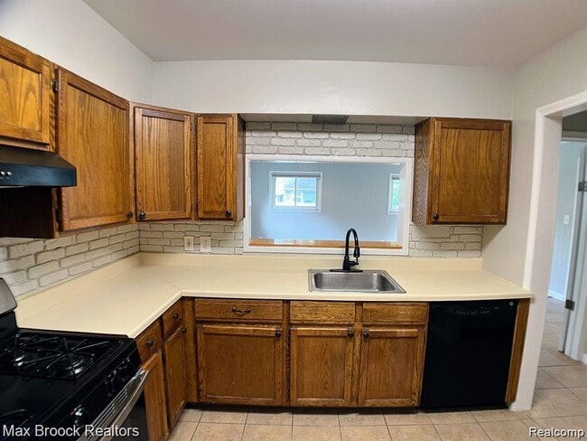 Building Photo - 27422 Lexington Pkwy