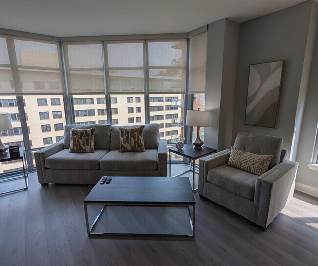 Foto del edificio - 8218 Wisconsin Ave