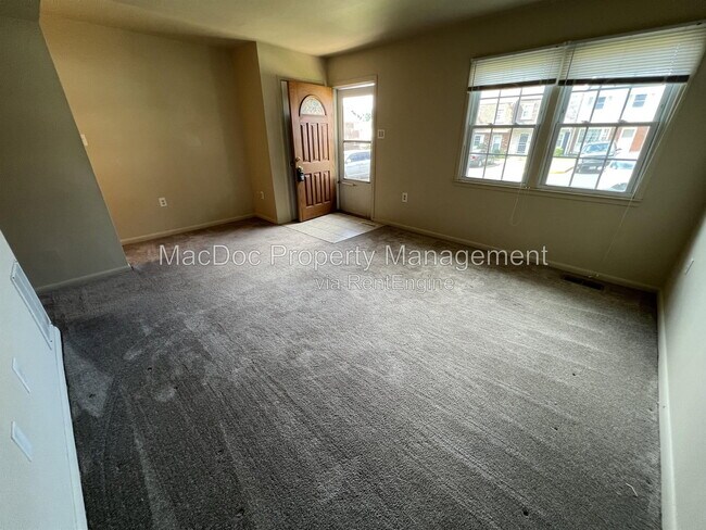 Foto del edificio - 14611 Earlham Ct