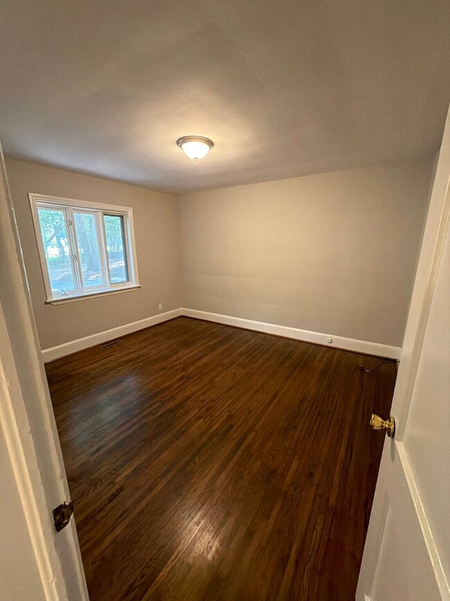 Building Photo - T.R. Lawing Realty Property