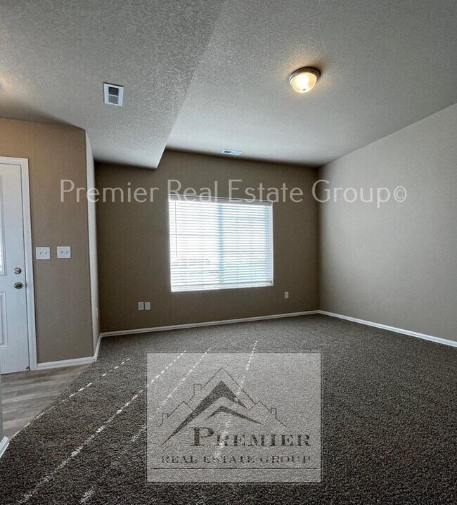 Foto del edificio - 7783 Sand Lake Heights