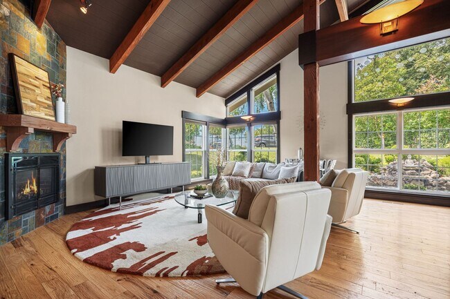 Building Photo - Luxurious Home with Panoramic Views