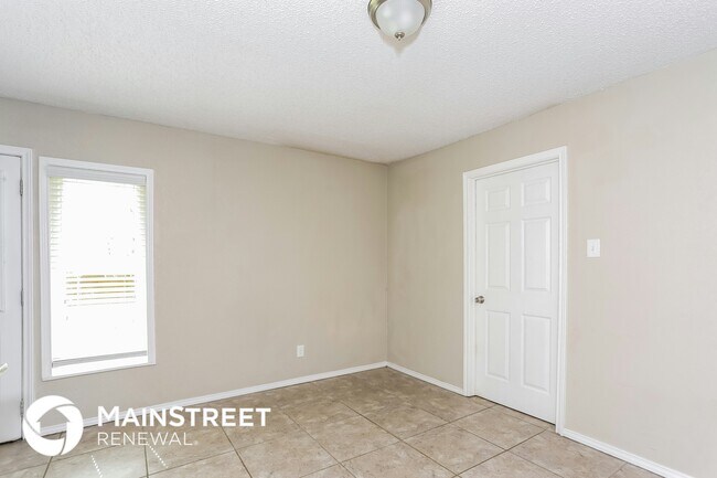 Foto del edificio - 2704 Hardy Pl